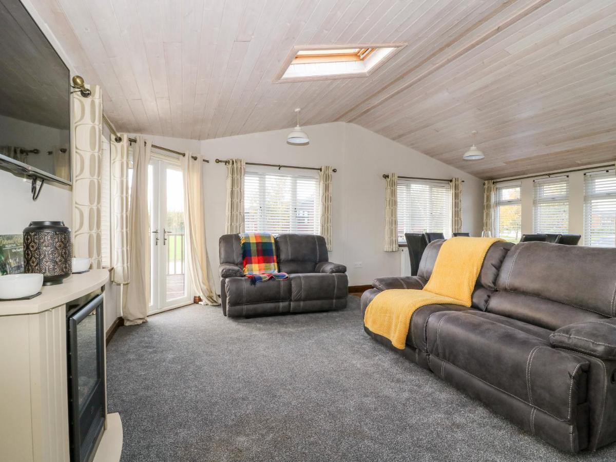 Oakwood Lodge York Exteriör bild